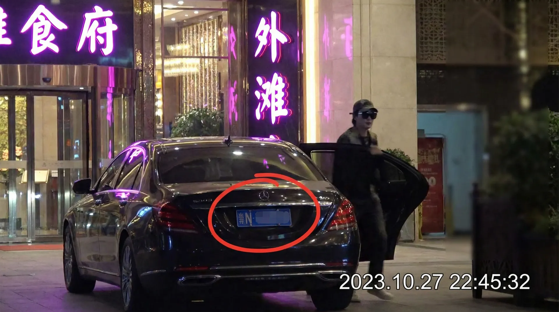 车震社区最新创作与精选视频 - 豪车餐厅外偷拍